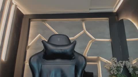 Arohom Lester online show from November 2025 10:58:01 AM