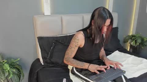 Arohom Lester online show from December 2025 06:58:02 PM