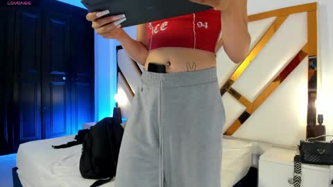 Aron cruz  online show from April 2026 01:05:01 PM