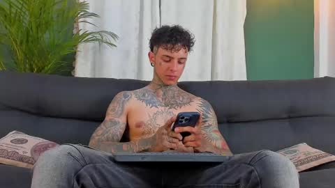 Snapshot of aron_ford chatting on May 2026 01:00:01 AM Aron ford online show from May 2026 01:00:01 AM