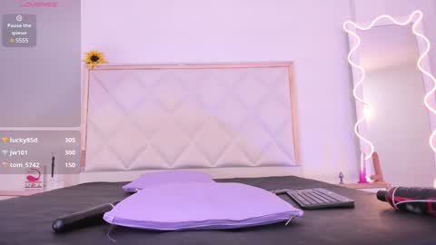 Snapshot of aron_tay chatting on December 2024 12:44:01 PM  your aron  online show from December 2024 12:44:01 PM