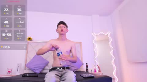 Snapshot of aron_tay chatting on January 2025 07:27:02 AM  your aron  online show from January 2025 07:27:02 AM