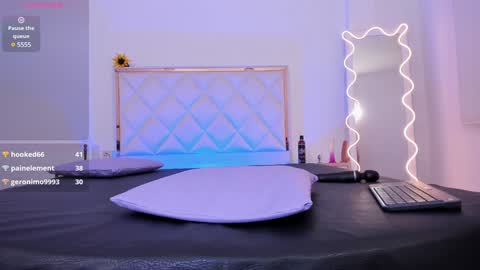 Snapshot of aron_tay chatting on January 2025 09:23:02 AM  your aron  online show from January 2025 09:23:02 AM