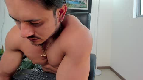 Snapshot of aroon_connor chatting on February 2025 09:38:02 PM   online show from February 2025 09:38:02 PM