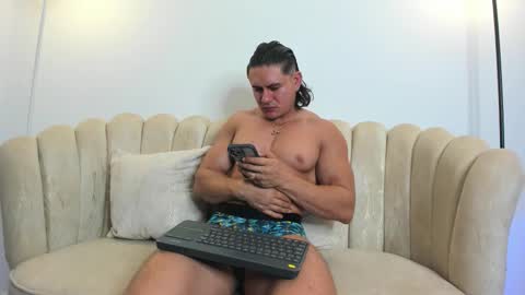 Snapshot of aroon_connor chatting on October 2025 11:02:01 PM   online show from October 2025 11:02:01 PM