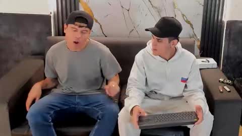 Aroon   online show from April 2026 04:10:02 AM