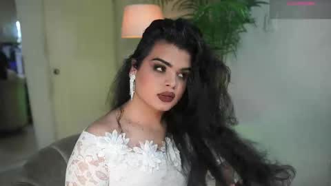 Chloe  online show from October 2025 05:43:01 PM