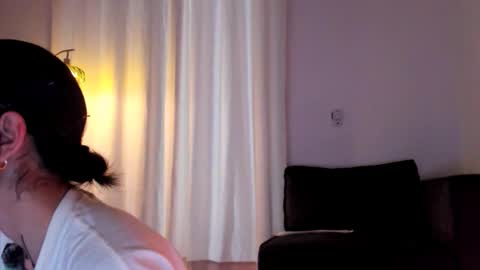 Linda  independent model artgeea online show from January 2026 11:09:01 PM