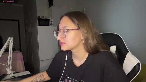 Snapshot of arthurmomaya chatting on February 2026 03:52:02 PM Mia online show from February 2026 03:52:02 PM