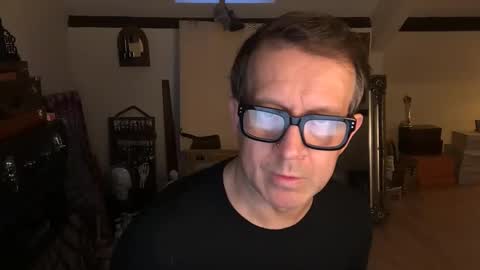 artisterotic online show from December 2025 08:55:02 AM