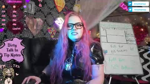 ArtsyHeartsyy online show from October 2025 01:17:02 AM