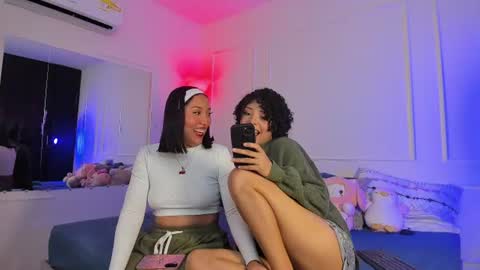 Snapshot of ary_and_kel chatting on August 2026 11:18:02 PM Ariana and Kelsieh online show from August 2026 11:18:02 PM