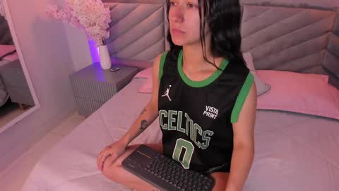 Snapshot of ary_thompson_ chatting on January 2025 07:37:01 PM ARY THOMPSON online show from January 2025 07:37:01 PM