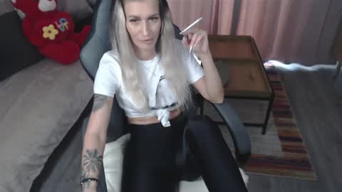 Snapshot of arya_anne chatting on May 2026 07:02:02 AM Anna online show from May 2026 07:02:02 AM