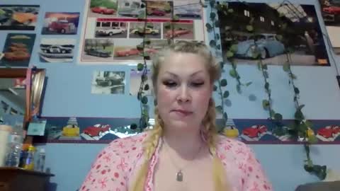 Snapshot of ash0ley chatting on January 2026 04:01:01 PM ash0ley online show from January 2026 04:01:01 PM