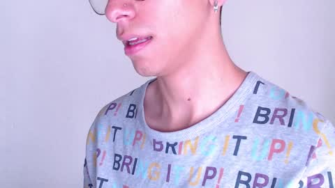 Snapshot of ash_v1 chatting on February 2025 02:43:01 PM Ash online show from February 2025 02:43:01 PM