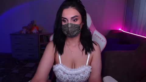 Snapshot of ashley__cooper__ chatting on February 2025 05:56:01 AM   Yasmina   online show from February 2025 05:56:01 AM