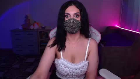 Snapshot of ashley__cooper__ chatting on February 2025 05:42:02 AM   Yasmina   online show from February 2025 05:42:02 AM