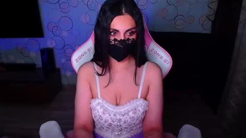   Yasmina   online show from December 2025 04:40:02 AM