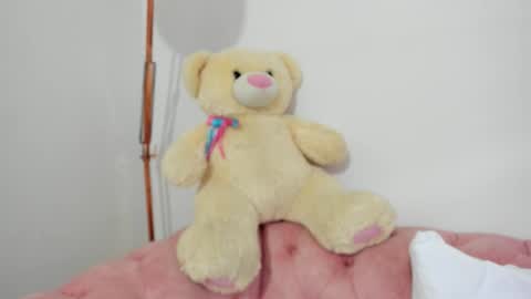 Snapshot of ashley_jonnes_ chatting on February 2026 01:44:02 AM ASHLEY online show from February 2026 01:44:02 AM