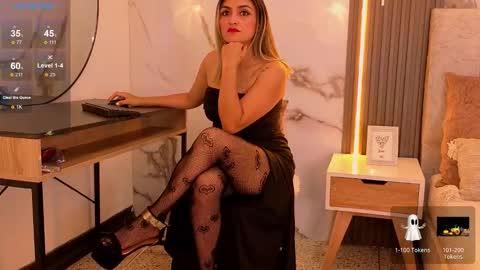 Camila online show from October 2025 08:18:01 PM