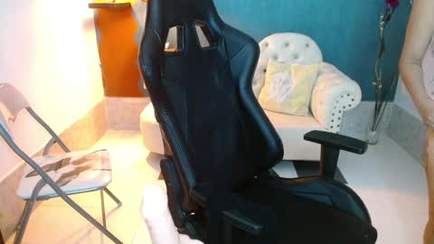 Snapshot of ashley_tattoo chatting on February 2025 12:14:01 AM ashley online show from February 2025 12:14:01 AM