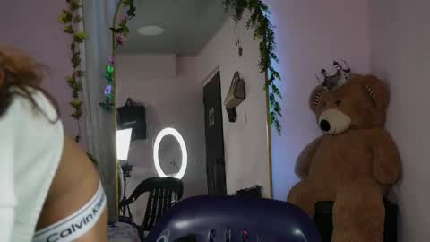 ashley_winhouse online show from April 2026 07:33:02 PM