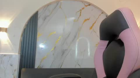 Snapshot of ashleytravis_ chatting on June 2026 09:39:02 PM online show from June 2026 09:39:02 PM