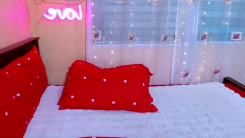 Snapshot of ashleyxxxversahuge chatting on May 2026 10:37:02 PM AshleyNicole online show from May 2026 10:37:02 PM
