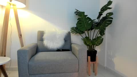 ashllovee online show from February 2025 01:01:01 PM