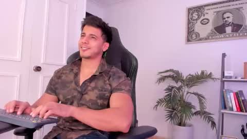 Snapshot of ashton_coleman_ chatting on October 2025 04:57:01 AM my name real is camilo online show from October 2025 04:57:01 AM