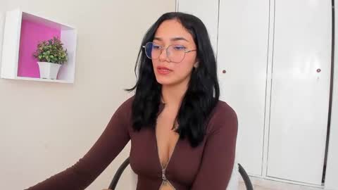 Camila online show from February 2025 06:01:01 PM