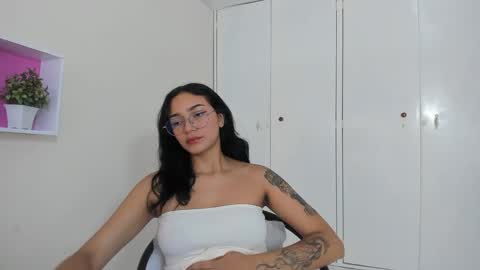 Camila online show from February 2025 01:19:02 PM