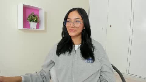 Camila online show from March 2025 01:09:01 PM