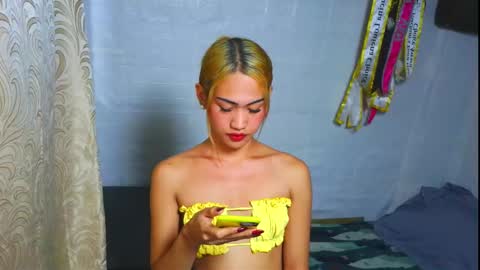 LOVELY LORAINE online show from October 2025 10:23:02 AM