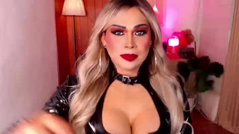 nicole online show from October 2025 06:15:02 PM