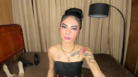Snapshot of asianprettypetite chatting on February 2025 10:53:02 PM CHESKA online show from February 2025 10:53:02 PM