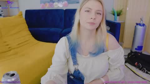 Snapshot of asiri_ocean chatting on May 2026 03:31:02 PM Asiri pronounced Ah-siri Please no nicknames 3 online show from May 2026 03:31:02 PM