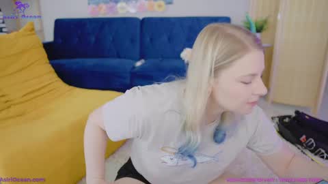 Snapshot of asiri_ocean chatting on May 2026 02:56:02 PM Asiri pronounced Ah-siri Please no nicknames 3 online show from May 2026 02:56:02 PM