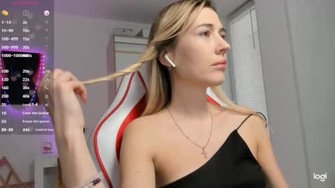 Snapshot of askcaroline chatting on February 2026 01:22:01 PM Caroline online show from February 2026 01:22:01 PM