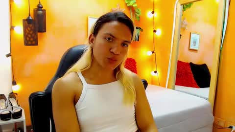 Snapshot of aslyhernandez chatting on January 2025 08:46:02 PM ASLY online show from January 2025 08:46:02 PM