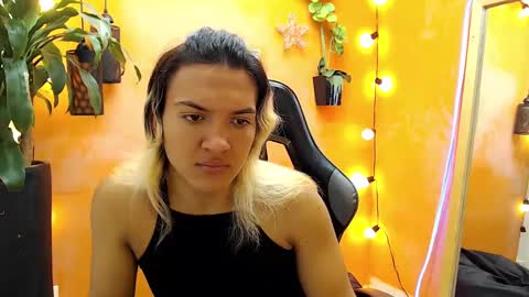 Snapshot of aslyhernandez chatting on January 2025 11:22:01 AM ASLY online show from January 2025 11:22:01 AM