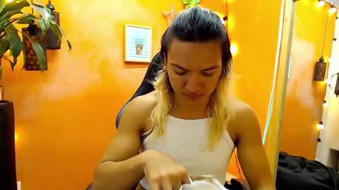 Snapshot of aslyhernandez chatting on January 2025 11:28:01 AM ASLY online show from January 2025 11:28:01 AM