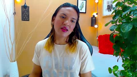 Snapshot of aslyhernandez chatting on September 2025 12:05:02 PM ASLY online show from September 2025 12:05:02 PM