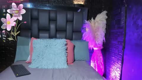 Nahomi  online show from January 2026 10:19:01 AM