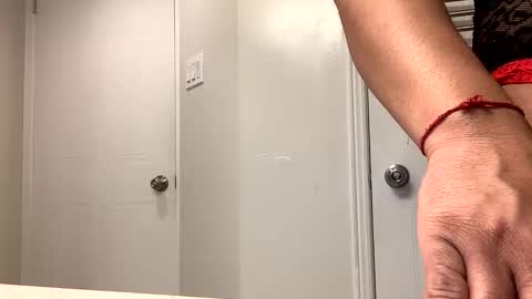 Snapshot of assloveman25 chatting on November 2025 01:37:02 AM Linda online show from November 2025 01:37:02 AM