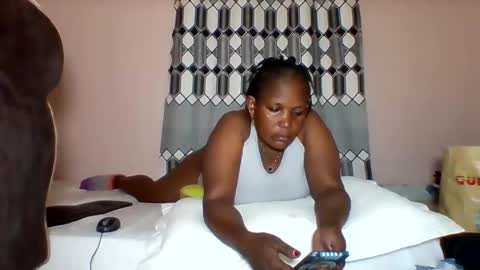 FLORAH DANIEL online show from November 2025 06:08:01 PM