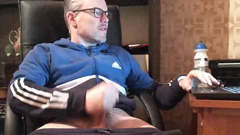 asterion51 online show from December 2025 05:31:02 PM