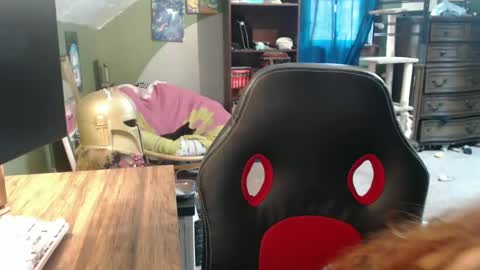 AstraeaSiren online show from November 2025 06:18:02 PM