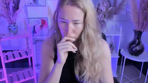 astramonroe online show from September 2025 04:45:02 AM